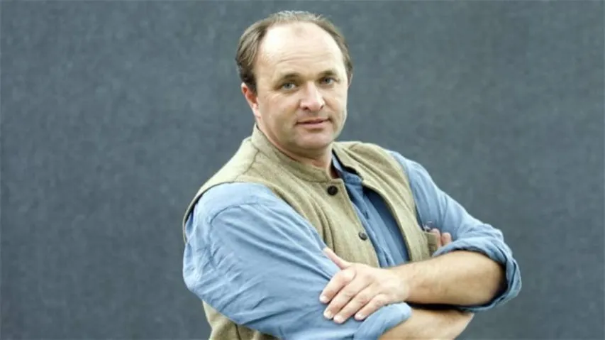 Writing is intellectual, photography emotional: William Dalrymple