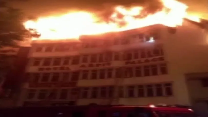 9 dead after fire breaks out at a hotel in Delhi