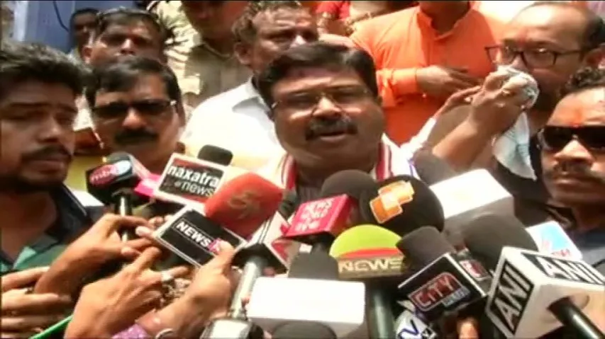 Dharmendra’s visit to Thakurani Yatra sparks off political slugfest