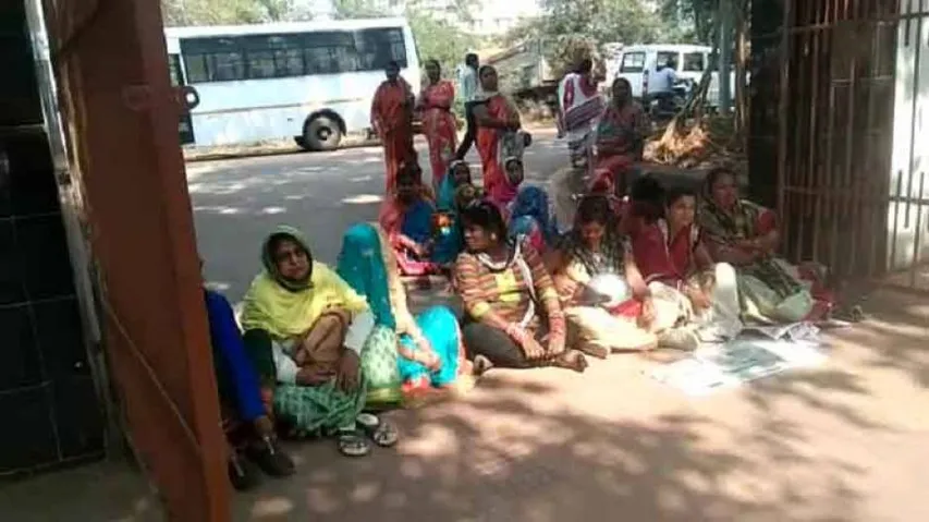 Tinder Couple In Rape-Blackmail Row: Accused Banker’s Family Gheraoes Police Station