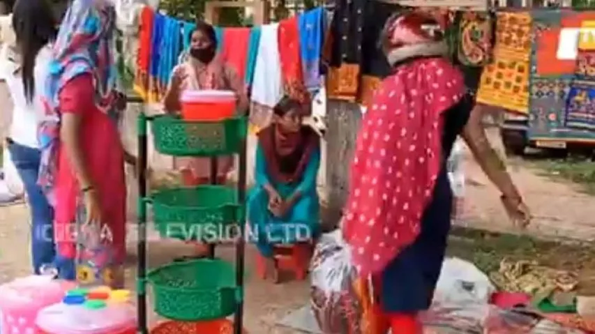 Unlock Saga: Small Pavement Sellers Dot City Roads With Ethnic Rajasthani, Gujarati Products