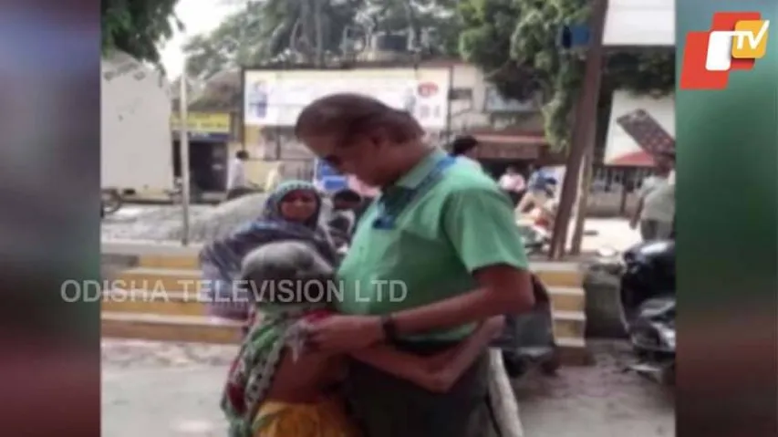 Elderly Woman's Emotional Reunion With Doctor Will Melt Your Heart