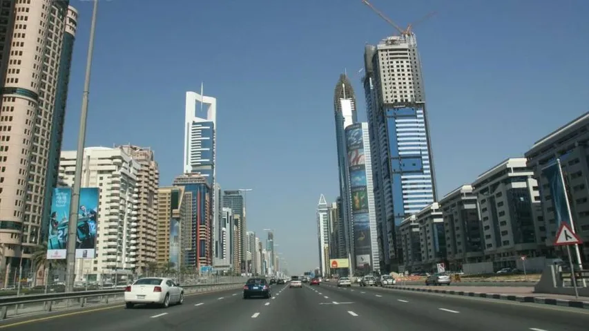 Dubai roads 'turn red' to indicate speed limits