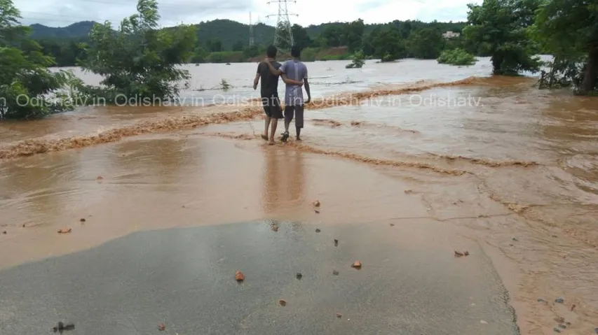 Odisha seeks choppers as flash flood situation in Kalyansinghpur remains grim