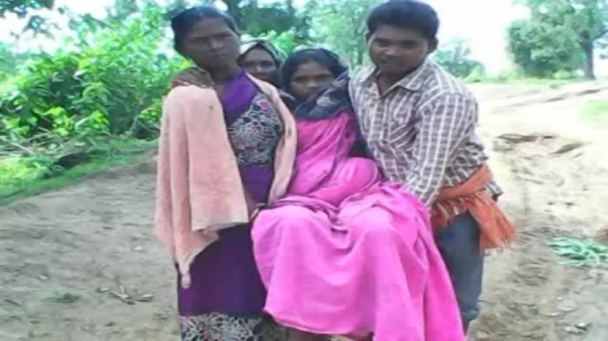 Family shoulders pregnant woman as 108 ambulance denied service