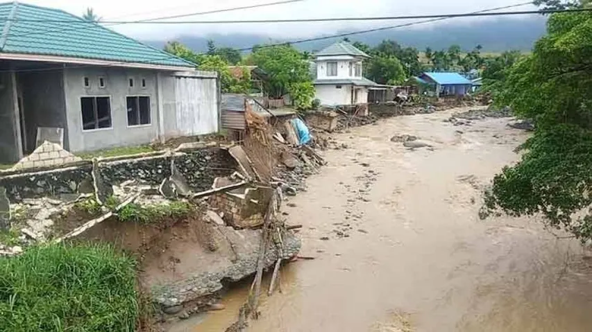 12 killed in Indonesia floods, landslides