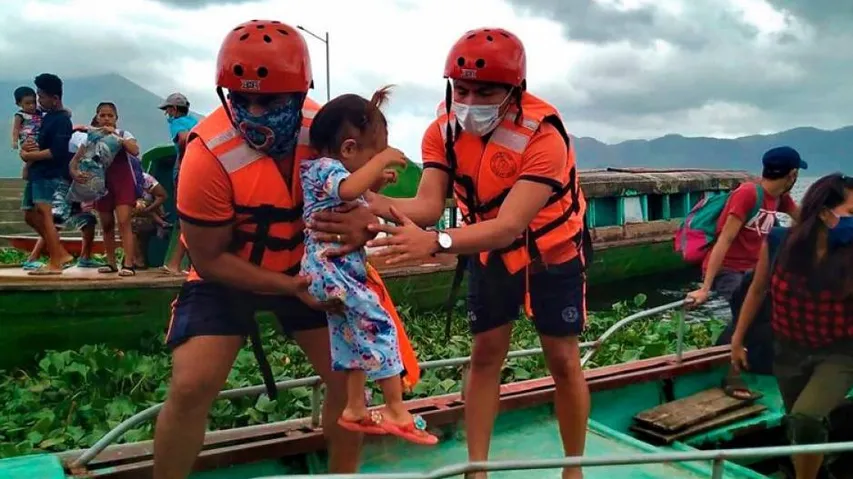 Typhoon Goni: 10 Dead, Over 390K Displaced As Super Typhoon Hits Philippines