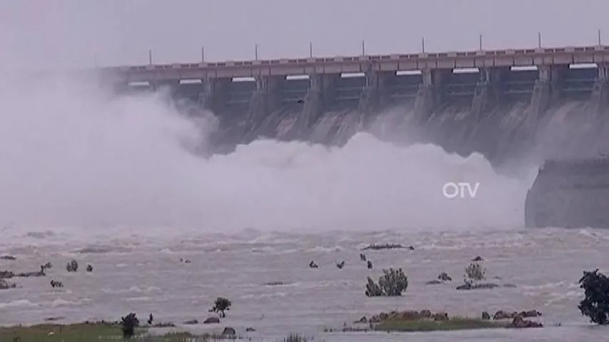 Hirakud Dam opens 20 gates; 'no flood threat in lower catchment areas'