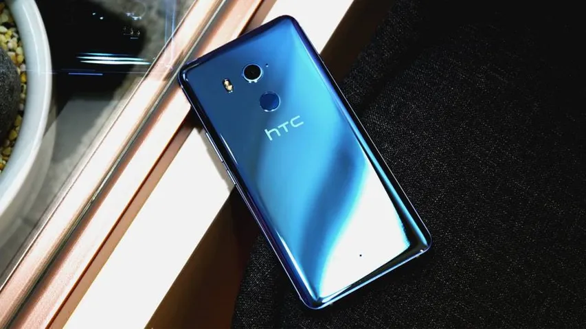 HTC lays off US staff, merges smartphone, VR units