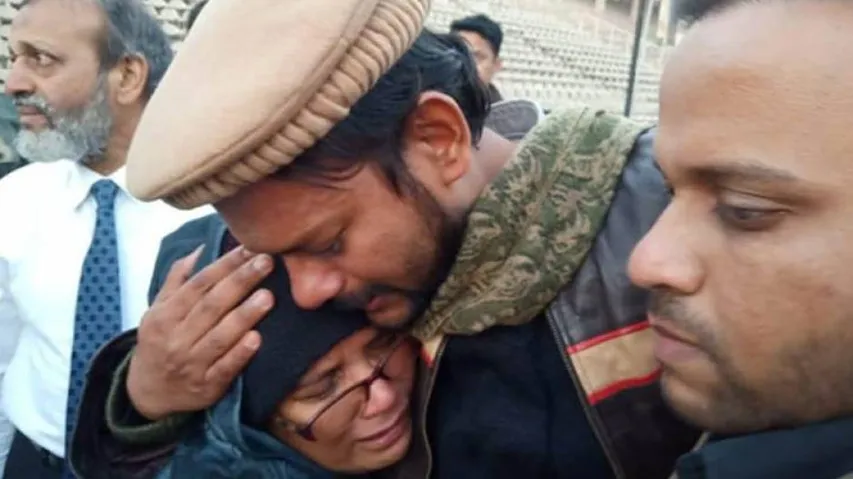 Hamid Ansari reaches hometown amidst cheering friends, family