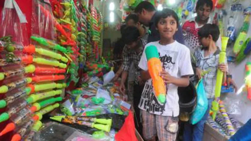 Anti-Corona Pichkari To Drive Away 'COVID' Blues