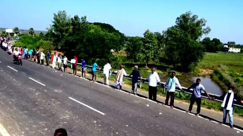 Odisha: Two KM-Long Human Chain At Kendrapara To Protest Proposed Drinking Water Project