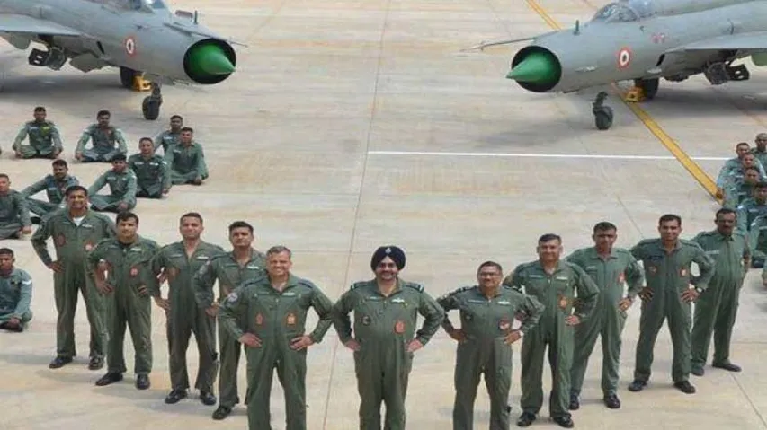 IAF big guns fly for Kargil martyr, chief hails Rafale
