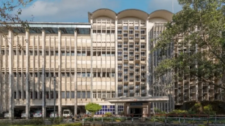 IIT Bombay: 36% of 2024 batch students jobless; salary packages, recession major reasons
