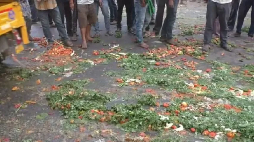 Covid-19 Surge: Farmers, Traders Dump Vegetables On Road Protesting Market Closure In Jharsuguda