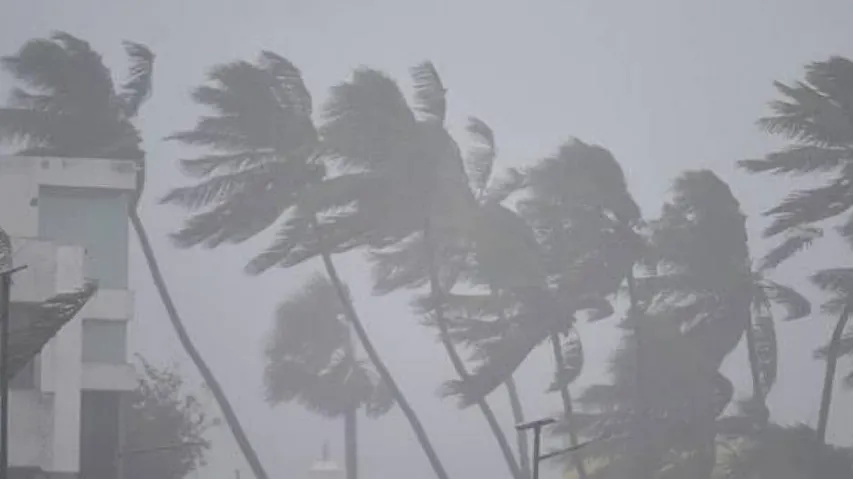 Extremely Severe Cyclone Tauktae At 210 Kmph To Touch Gujarat By Evening