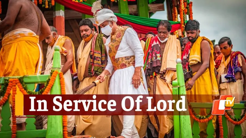 Ratha Jatra 2021: Puri King Conducts ‘Chhera Panhara’, The Ceremonial Sweeping Of Chariots