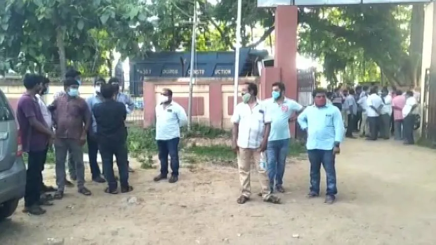 Couple Quarrel: Irate Husband Crushes Mediator To Death Under Tractor, 10 Others Injured