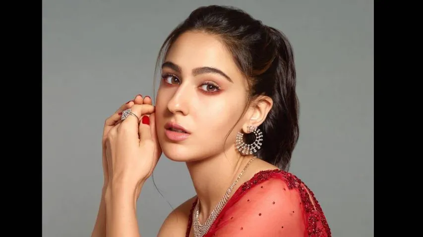 Sara Ali Khan Knocked Out, Apologises To Saif Ali Khan | Watch Video