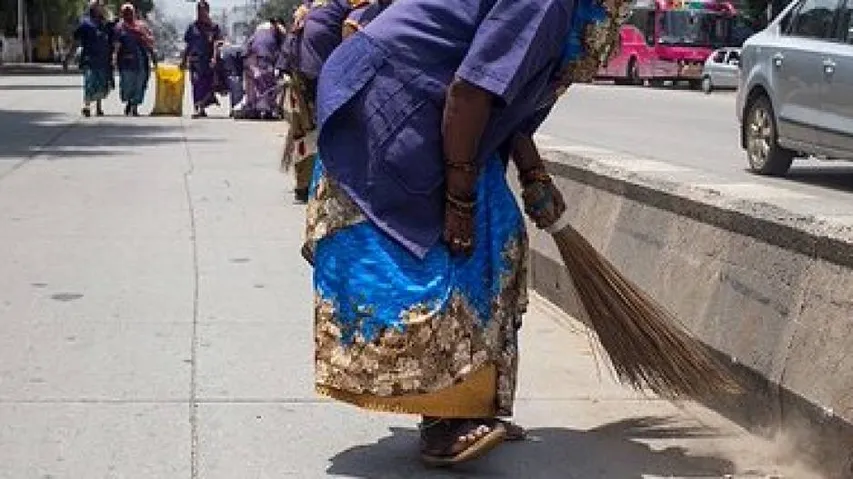 40,000 graduates, 6,000 postgraduates & 1.2L undergraduates apply for sweeper post