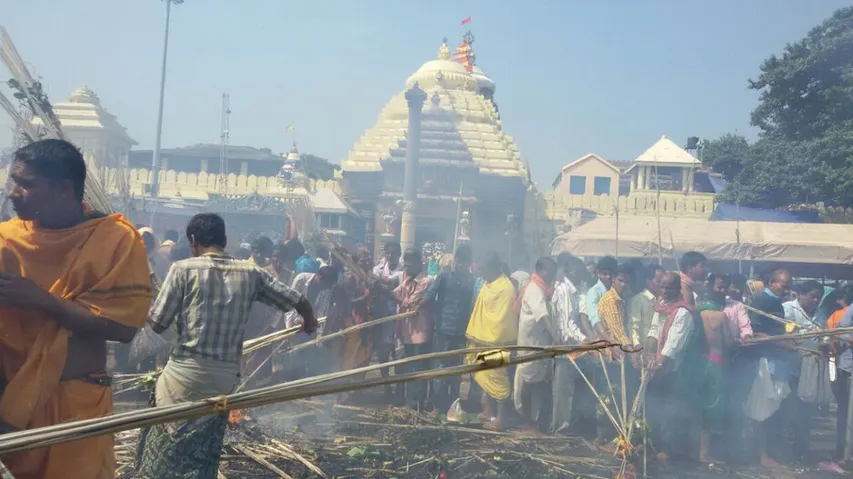 No Kaunriya Kathi Lighting At Srimandir On Diwali