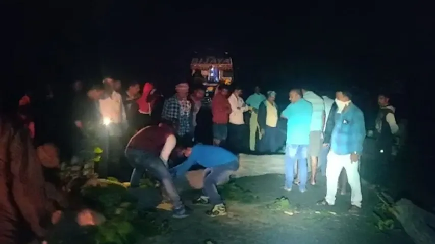 Dacoits Lay Tree Logs On Road To Loot Bus, Forest Staff Foil Bid