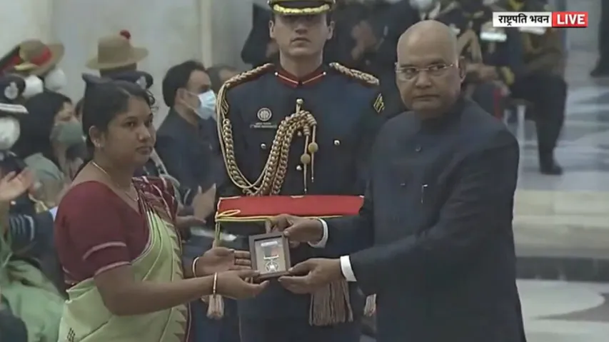 Naib Subedar Nuduram Soren's wife receives Vir Chakra