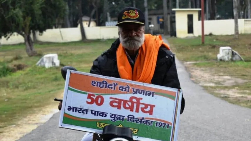 80YO Veteran Covers 230 Km On Old 'Moped' To Pay Homage To His Comrades Of 1971 War