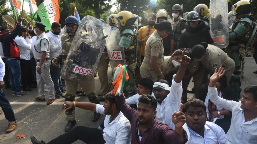 Congress scuffle with police in Bhubaneswar