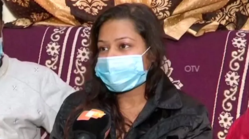 Brave Rourkela Girl Fights Back After Attacked By Knife-Wielding Looter, Wins Hearts  