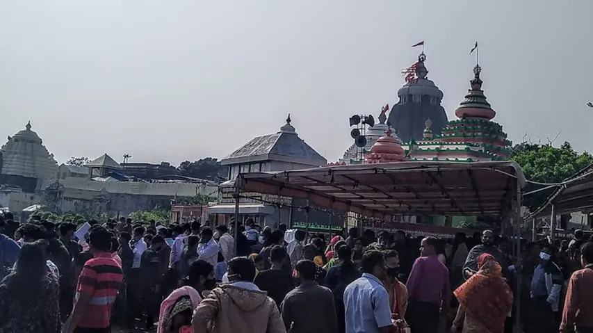 'Maha Snana' Of Lord Jagannath, Siblings Performed At Srimandir After Devotee Vomits Inside Temple