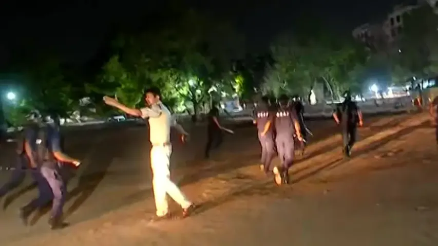 Police Lathi Charge On Protesters In Front Of Strong Room