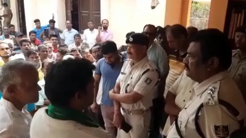 Accused escapes from police station