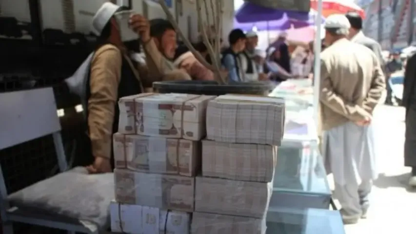 Afghan central bank injects more money to stabilise local currency