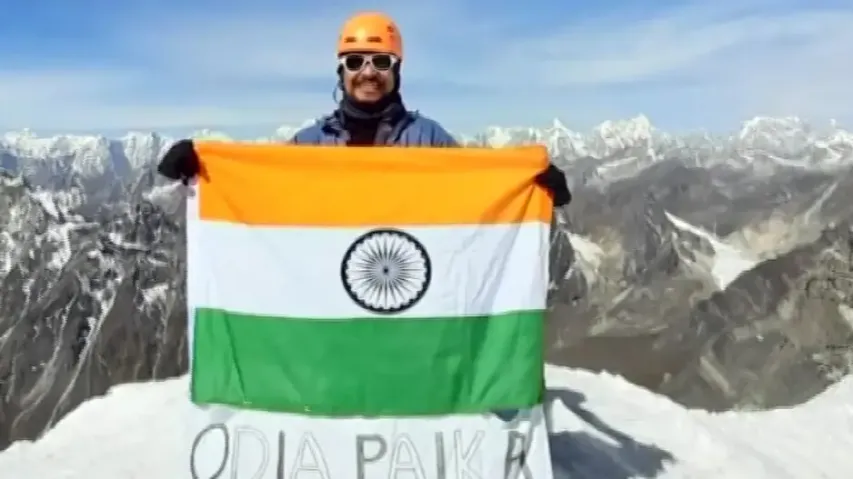 Odia mountaineer Sidharth Routray flies Tricolour on Mt Everest peak 