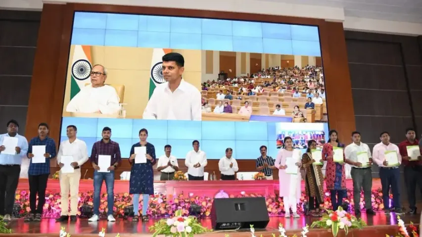 Odisha CM calls upon college teachers to develop problem solving attitude in students