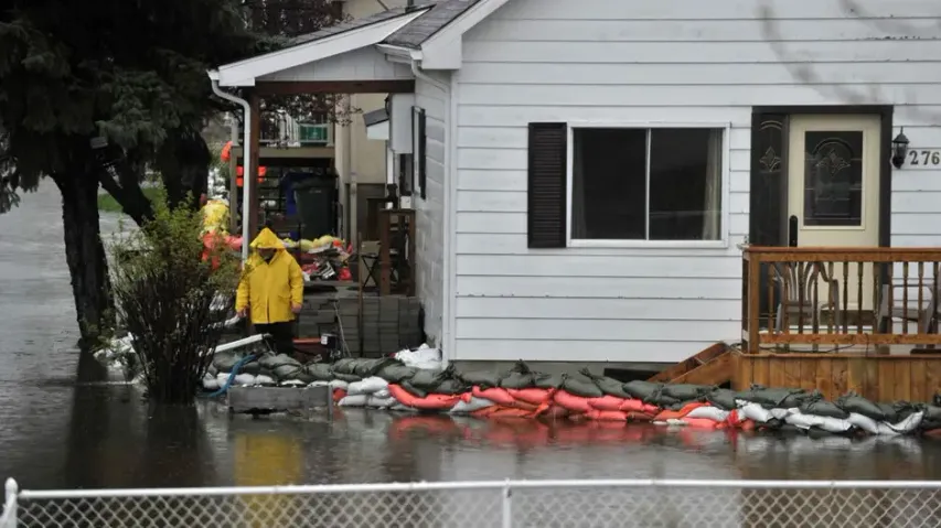 Death toll from Canada's storm hits 10