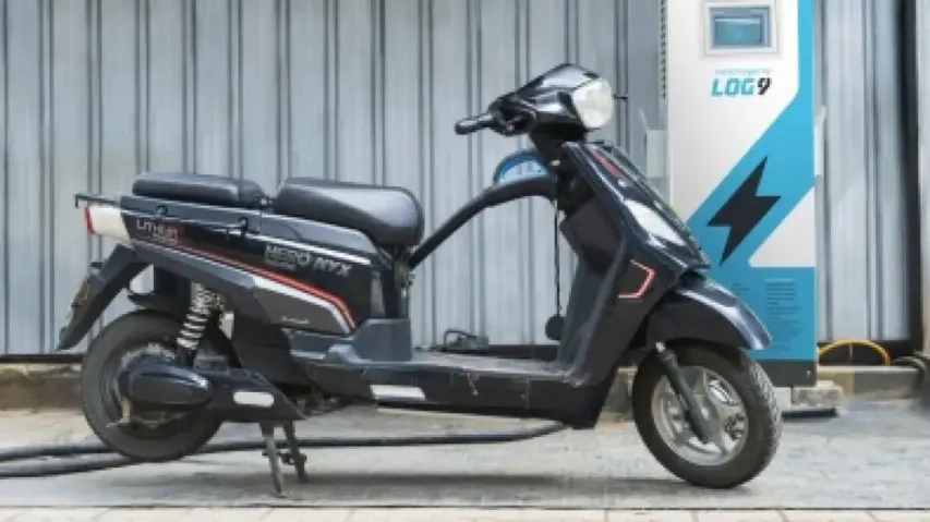 Hero Electric scooter catches fire