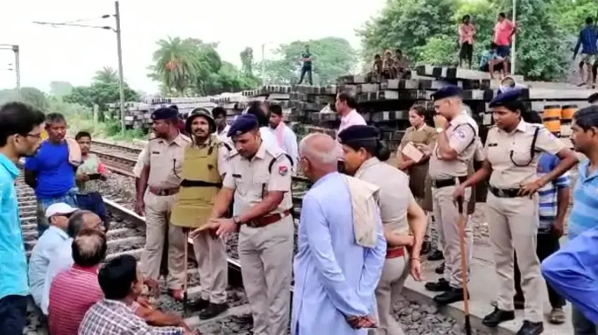 Rail roko agitation held at Soro railway station over train halt demand