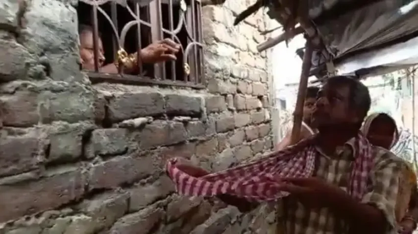 Bihar couple begs for money to get son's body released from govt mortuary