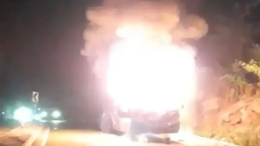 Moving bus goes up in flames in Keonjhar, narrow escape for passengers 