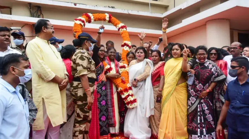 Prez candidate Draupadi Murmu arrives in Odisha to garner support for election