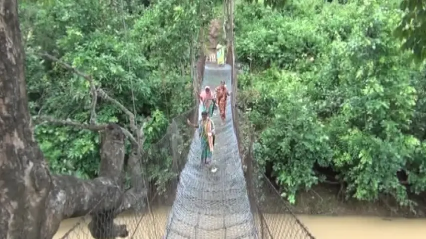 Admin’s apathy prompt villagers to construct bridge in Boudh district