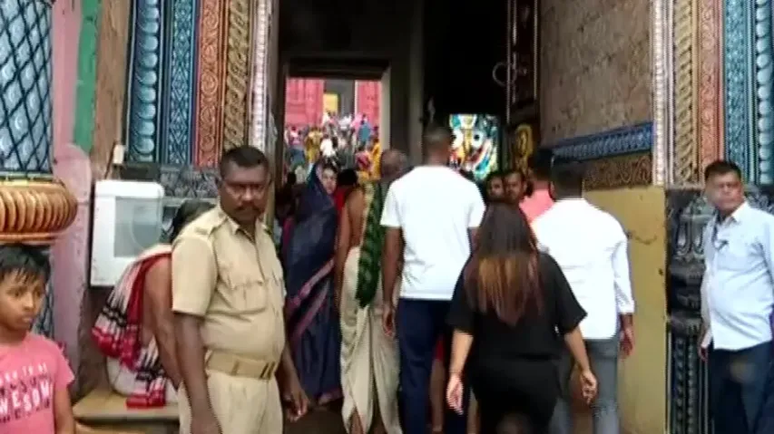 Plaster falls off roof in Garbha Gruha of Puri Srimandir