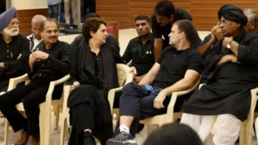 Delhi police detain Congress members