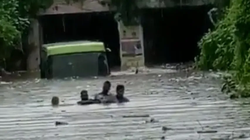 Mo Bus drowns in floodwater at Jatni underpass, passengers rescued