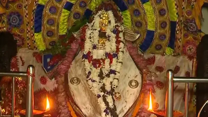 Girl prays for love marriage in letter to Maa Samaleswari, man seeks NEET for daughter