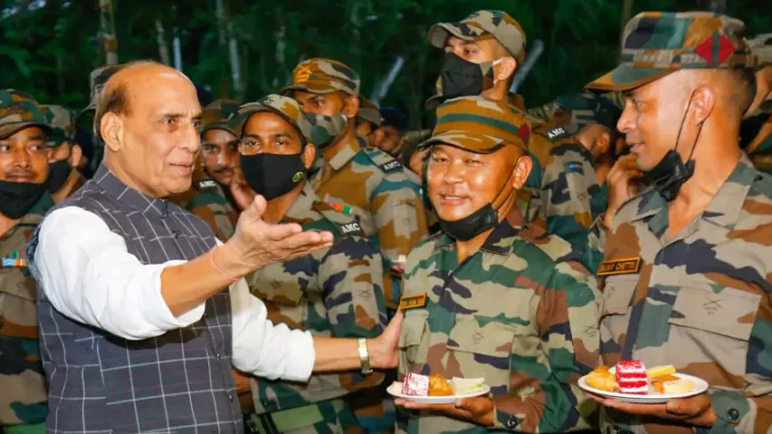 Defence Minister visits frontline areas in northeast