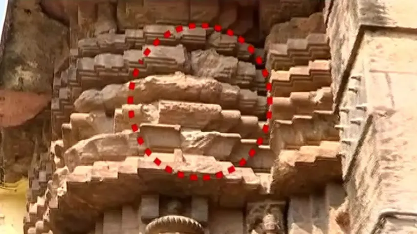 Stone falls from Puri Srimandir