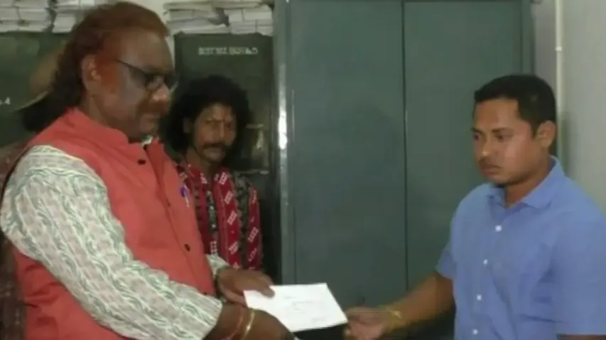 An aspirant filing application to become a part of Dhanu Yatra